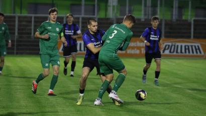 Bild: Dieter Jäschke
Das Derby-Hinspiel in Weiden endete torlos: Seitdem haben sich sowohl die SpVgg SV (blaue Trikots) als auch die DJK Gebenbach deutlich verbessert.