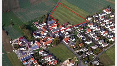 Luftbild: Bernd Georgi
Das Kerngebiet von Gailoh soll mit einem neuen Bebauungsplan strukturiert werden. Im rot (grob) gekennzeichneten Bereich will die Stadtbau GmbH ein zusätzliches Wohngebiet schaffen.