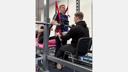 Bild: Andreas Bukenberger
Tim Luca Bukenberger weiß, dass mit der sechswöchigen Reha in England eine harte Zeit auf ihn zukommt.