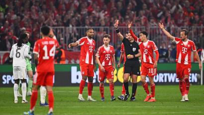 Bild: Tom Weller/dpa
Eduardo Camavinga musste in der Schlussphase gegen Bayern nach Gelb-Rot vom Platz.