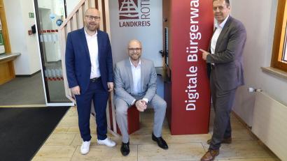 Bild: Petra Schoplocher/Landratsamt Roth/dpa
Die „Bürgerwabe“ soll die Digitalisierung im Landkreis Roth vorantreiben.