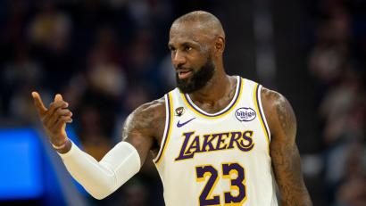 Bild: Stephen Lam/San Francisco Chronicle/dpa
LeBron James führt in Abwesenheit zweier Stars sein Team an. (Archivbild)