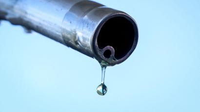 Bild: Alain Jocard/AFP/dpa
Im Netz verbreiten sich Falschbehauptungen über angeblich gestreckten Kraftstoff. (Archivbild)