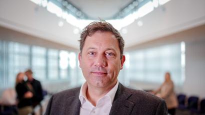 Bild: Kay Nietfeld/dpa
SPD-Chef Lars Klingbeil erwartet Schub durch ein Treffen „progressiver“ Kräfte.