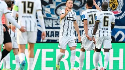 Bild: Uwe Anspach/dpa
Die SV Elversberg mischt weiter im Zweitliga-Aufstiegskampf mit.