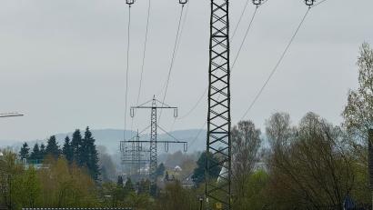 Bild: Gabi Schönberger
Die 110-Kilovolt-Hochspannungsleitung zwischen Schirmitz und Edeldorf wird neu gebaut.