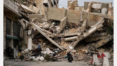 Bild: Bilal Hussein/AP/dpa
Die israelischen Angriffe haben im Libanon viel Zerstörung angerichtet.