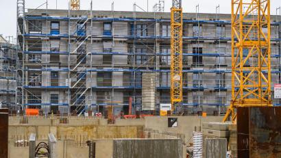 Bild: Patrick Pleul/dpa
Deutschlands Wirtschaft schwächelt, das betrifft auch die Baubranche.