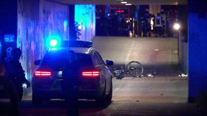 Bild: Thorsten Kremers/dpa
Die Polizei hat den Ort der Explosion abgesperrt.