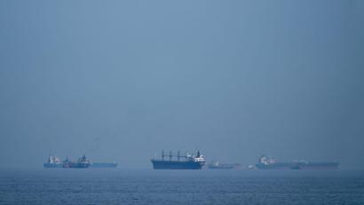 Bild: Altaf Qadri/AP/dpa
Die Lage am Persischen Golf bleibt unberechenbar. (Archivbild)