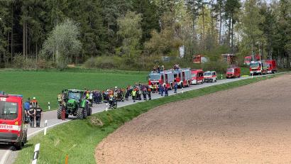 Bild: Petra Hartl
Die Kreisstraße AS 19 zwischen Hainstetten und Schnaittenbach war vier Stunden lang gesperrt.