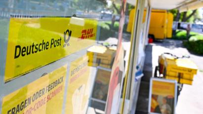 Bild: Bernd Weißbrod/dpa
Hier gibt es sie: eine ganz normale Postfiliale - mancherorts in Deutschland gibt es sie hingegen nicht.