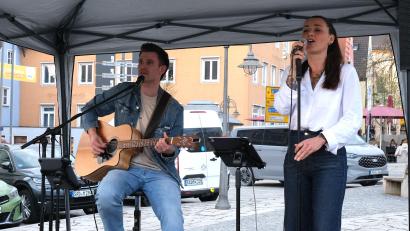 Bild: Hirsch
Das Duo "Saitensprung" bot beim "Frühlingserwachen" in Schwandorf Live-Musik.