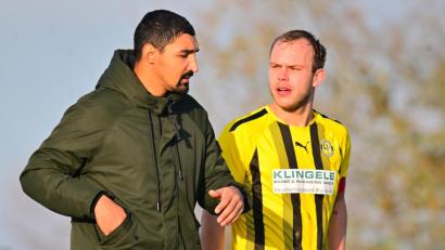 Bild: tsc
Jürgen Hummer (links) soll auch im kommenden Jahr die Mannschaften des SV Poppenreuth betreuen.