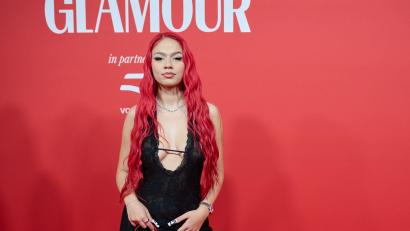 Archivbild: Annette Riedl/dpa
Die Rapperin Badmómzjay wurde Ende vergangenen Jahres vom Magazin "Glamour" als "Gamechanger" geehrt.