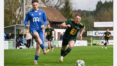 Bild: Loeffler, Jonas
Fabio Pirner (rechts) und seine Teamkollegen von der DJK Ammerthal brachten gegen Steinachgrund nicht viel zustande.
