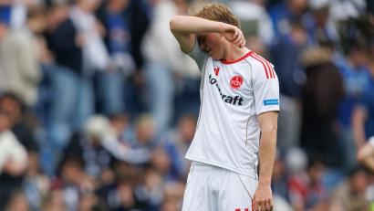 Bild: Friso Gentsch/dpa
Nürnbergs Eric Porstner nach dem Remis in Bielefeld.