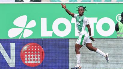 Bild: Daniel Löb/dpa
Fürths Noel Futkeu jubelt nach einer Gala-Vorstellung gegen Darmstadt.