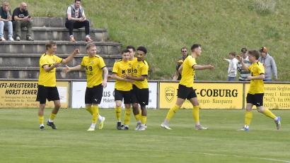 Bild: Hubert Ziegler
Impressionen vom Spitzenspiel der Fußball-Bezirksliga Nord zwischen dem FC Amberg (gelbe Trikots) und dem SV Hahnbach. Die Partie endete mit 2:1.