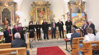 Bild: pi
Das Vokalensemble "ChorDiSono" begeistert beim Benefizkonzert.