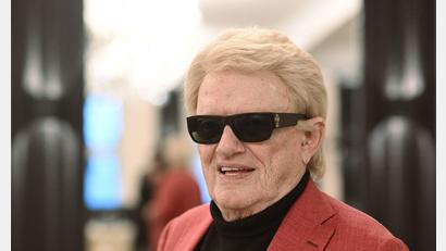 Bild: Robert Michael/dpa
Der Sänger Heino duldet keine AfD-Wahlwerbung mit seinem Namen und wehrt sich juristisch dagegen. (Archivbild)