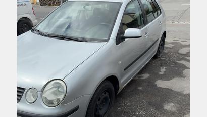 Bild: PI Schwandorf/Rösch 
In Schwandorf wurden am Wochenende die Reifen eines geparkten Autos zerstochen. Die Polizei sucht Zeugen.