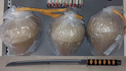 Bild: Bundespolizei
Die Bundespolizei hat bei Kontrollen am Wochenende zahlreiche Waffen und verbotene Kugelbomben sichergestellt.