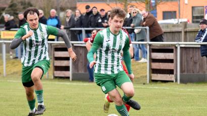 Archivbild: Gebert
Last-Minute-Torschütze: Der SV Mitterteich gewann am Sonntag bei Bavaria Waischenfeld mit 2:1. Das Siegtor erzielte Sebastian Bilz (rechts) in der 90. Minute.