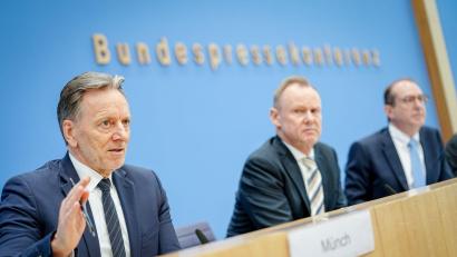 Bild: Kay Nietfeld/dpa
Das Sicherheitsgefühl der Menschen in Deutschland hat sich laut einer Studie, für die 2024 Daten erhoben wurden, verbessert, sagt der Präsident des Bundeskriminalamts (BKA), Holger Münch.