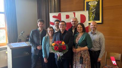 Bild: Sarah Lehner
Gregor Forster (Mitte) steht künftig an der Spitze des SPD-Unterbezirks Neustadt-Weiden-Tirschenreuth.