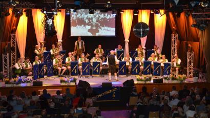 Bild: dob
„Die Schlossberger“ schenkten den mehr als 800 Zuhörern an zwei Abenden beim 15. Ernst-Mosch-Gedächtniskonzert Augenblicke, in denen sie die Zeit vergaßen, und Lieder, die noch lange nachklingen werden.