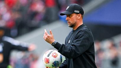 Bild: Tom Weller/dpa
Nach der Niederlage in München bereitet Coach Sebastian Hoeneß die Stuttgarter auf das Halbfinale im DFB-Pokal vor.
