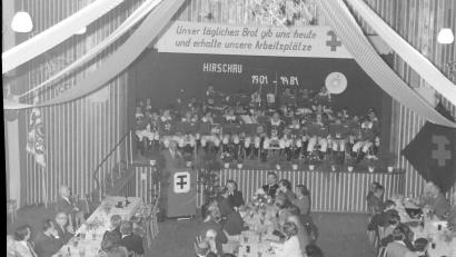 Bild: Archiv Werner Schulz
Im Jahr 1981 wurde das 80-Jährige der KAB an Christi Himmelfahrt noch in großem Rahmen mit Kirchenzug, Festgottesdienst und einer Festversammlung im bis auf den letzten Platz besetzten (alten) Josefshaussaal gefeiert.