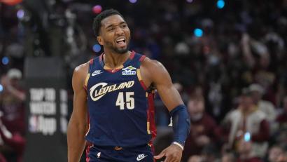 Bild: Sue Ogrocki/AP/dpa
Die Cavaliers mit Donovan Mitchell haben beide Heimspiele zum Auftakt der Playoffs gewonnen.