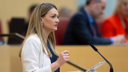 Bild: Sven Hoppe/dpa
Bayerns Gesundheitsministerin Judith Gerlach (CSU) fordert Änderungen bei der Krankenkassen-Reform. (Archivbild)