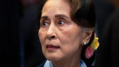 Bild: Peter Dejong/AP/dpa
Die Kampagne fordert ein Lebenszeichen von Aung San Suu Kyi, die seit Jahren im Gefängnis sitzt. (Archivbild)