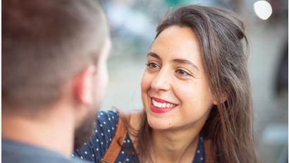 Symbolbild: Rene Schmidt - stock.adobe.com
Gutes Zuhören geht nicht einfach so nebenbei, dafür müssen wir uns Zeit nehmen.