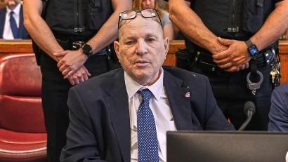 Bild: Richard Drew/POOL AP/AP/dpa
Der Ex-Filmmogul steht schon wieder vor Gericht.