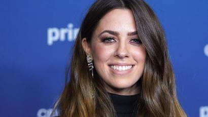 Bild: Jörg Carstensen/dpa
Sängerin Vanessa Mai ruft mit der Moderatorin Lola Weippert andere Frauen zur Vorsorge-Untersuchung beim Frauenarzt auf. (Archivbild)