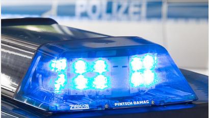 Bild: Friso Gentsch/dpa
In Lindau stoppte die Polizei einen Jugendlichen mit einem mutmaßlich getunten Fahrzeug. (Symbolbild)