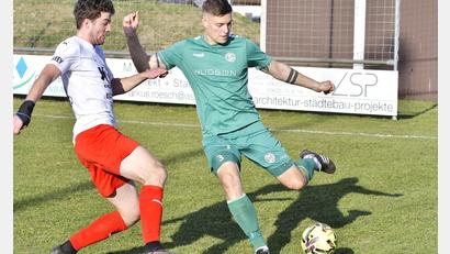 Bild: Hubert Ziegler
Fabian Vogl (rechts) spielt auch in den kommenden zwei Spielzeiten für die DJK Gebenbach.