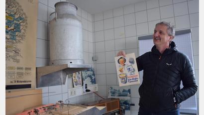 Bild: szl
Das Eigentümer-Trio Josef Weber (Bild), Ferdinand Lehner und Markus Mayer hat sich im ehemaligen Laboratorium ein Verwaltungsbüro für den Gebäudekomplex eingerichtet. Dort finden sich viele Überbleibsel der früheren Milchproduktion.