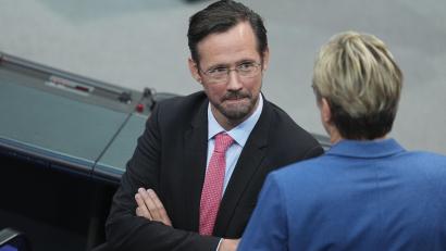 Bild: Michael Kappeler/dpa
Hält bei der Entlastungsprämie ein „gewisses Maß an Flexibilität“ für wichtig: Dirk Wiese. (Archivbild)