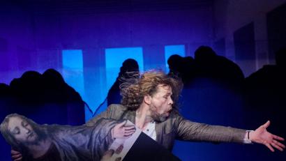 Bild: Martin Sigmund
Szenenbild aus dem Monolog „Judas“ vom Landestheater Tübingen.