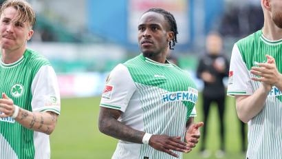 Bild: Daniel Löb/dpa
Erst Dreierpack, dann Transfernachricht. Fürths Noel Futkeu. (Archivbild)