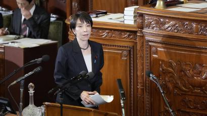 Bild: -/kyodo/dpa
Die japanische Ministerpräsidentin Sanae Takaichi steht für einen sicherheitspolitisch harten Kurs. (Archivbild)