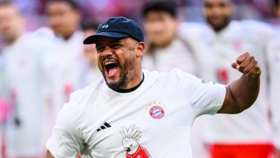 Bild: Tom Weller/dpa
Vincent Kompany jubelt ausgelassen über den Gewinn der Meisterschaft. (Archivbild)