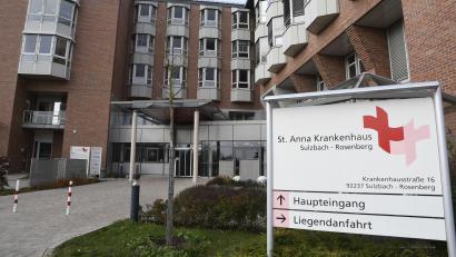 Bild: Petra Hartl
Zum Kommunalunternehmen Krankenhäuser des Landkreises zählen das St.-Anna-Krankenhaus in Sulzbach-Rosenberg (Bild) und die St.-Johannes-Klinik in Auerbach. Um deren Defizite auszugleichen, wurde im Kreishaushalt eine Summe von knapp acht Millionen Euro eingeplant.