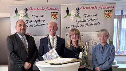 Bild: exa
Bald neuer Bürgermeister Oliver Becher, bald ehemaliger Bürgermeister Peter König mit Ehefrau Waltraut und dritte Bürgermeisterin Erni Bühl (von links).