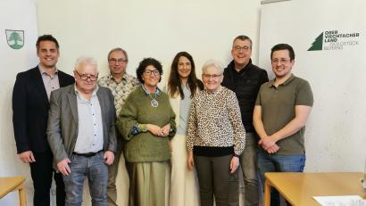 Bild: Portner
Bürgermeister Rudolf Teplitzky (von links) verabschiedet die Stadträte Peter Forster, Karlheinz Pieper, Lydia Eckert, Dr. Regina Schwindler, Barbara Ruhland, Christian Schneider und Matthias Zimmermann (nicht im Bild: Josef Herdegen).